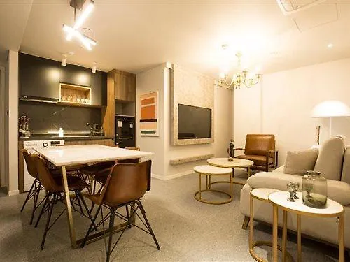 Uh Suite The Jongno Seoul 2*,